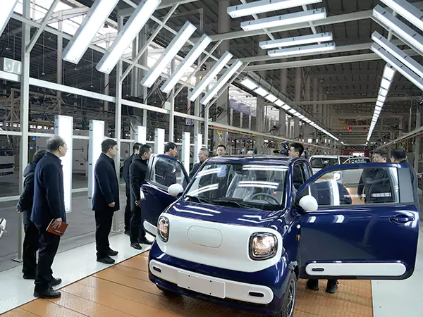 The leader came to inspect our factory The leader came to inspect our factory